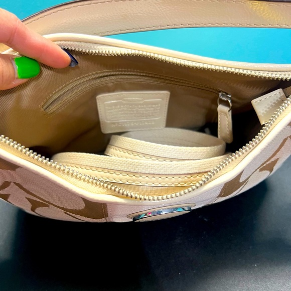 Pre own authentic coach.. - Picture 4 of 7